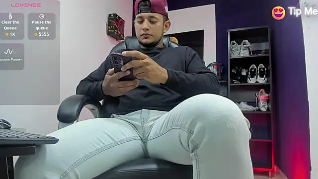 Marcos garcias online show from December 5, 3:52 pm