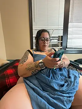 Snapshot of tillymarie34 chatting on May 26, 3:24 am tillymarie34 online show from May 26, 3:24 am