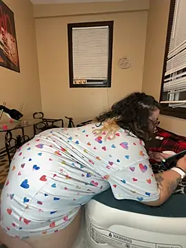 Snapshot of tillymarie34 chatting on May 28, 2:53 am tillymarie34 online show from May 28, 2:53 am