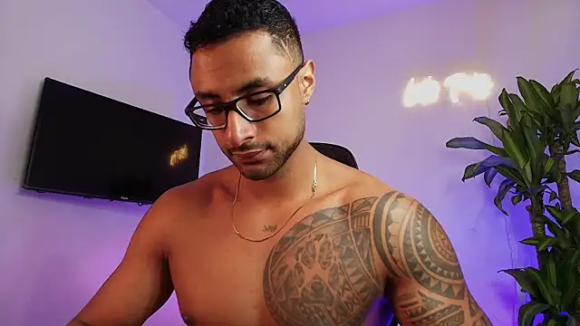 LiamGarcia1 online show from December 18, 3:18 pm