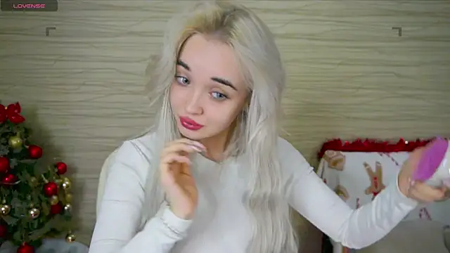 Snapshot of Ashley_S chatting on January 14, 11:05 pm Ashley S online show from January 14, 11:05 pm