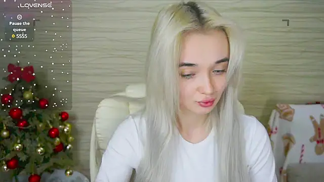 Snapshot of Ashley_S chatting on February 3, 3:20 am Ashley S online show from February 3, 3:20 am