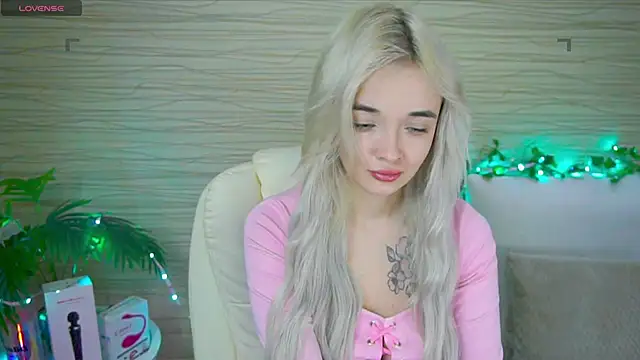 Snapshot of Ashley_S chatting on February 6, 11:15 pm Ashley S online show from February 6, 11:15 pm