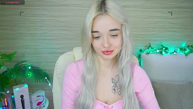 Snapshot of Ashley_S chatting on February 7, 2:19 am Ashley S online show from February 7, 2:19 am