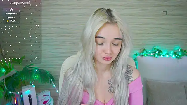 Snapshot of Ashley_S chatting on February 8, 3:08 am Ashley S online show from February 8, 3:08 am