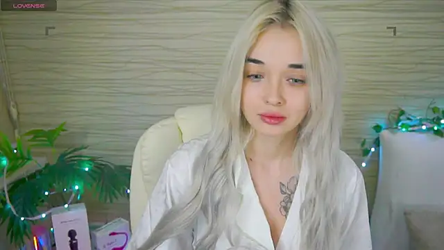 Snapshot of Ashley_S chatting on February 10, 3:13 am Ashley S online show from February 10, 3:13 am