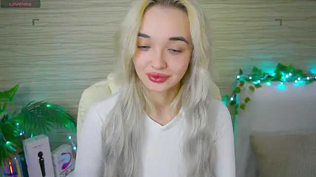 Snapshot of Ashley_S chatting on February 21, 11:10 pm Ashley S online show from February 21, 11:10 pm