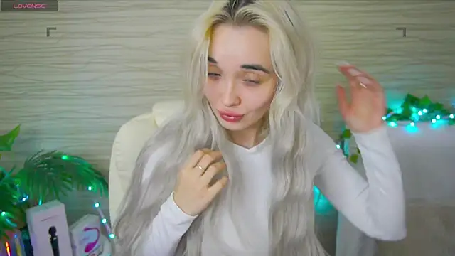 Snapshot of Ashley_S chatting on February 22, 5:23 am Ashley S online show from February 22, 5:23 am