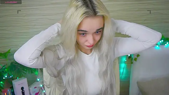 Snapshot of Ashley_S chatting on February 22, 11:13 pm Ashley S online show from February 22, 11:13 pm