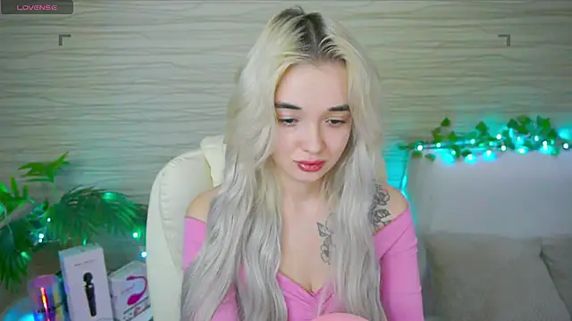 Snapshot of Ashley_S chatting on February 25, 2:14 am Ashley S online show from February 25, 2:14 am