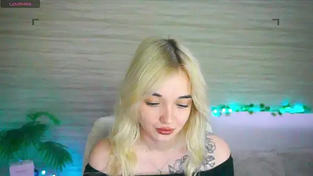 Snapshot of Ashley_S chatting on October 25, 10:15 pm Ashley S online show from October 25, 10:15 pm