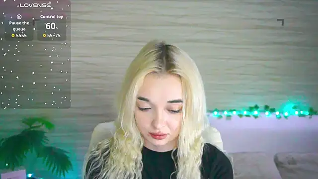 Snapshot of Ashley_S chatting on October 28, 11:18 pm Ashley S online show from October 28, 11:18 pm