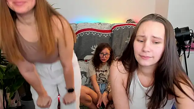 HotCaramellsTV online show from December 15, 4:15 pm