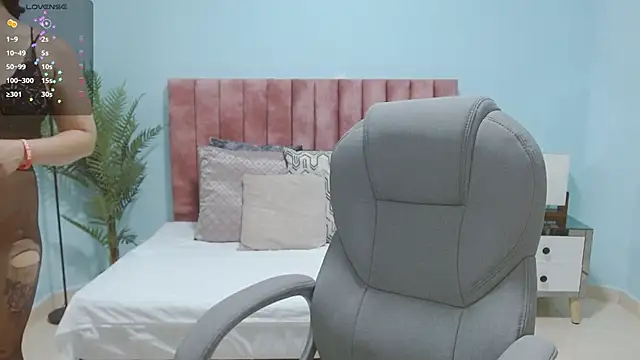 Snapshot of sussy_leon chatting on December 1, 7:30 pm sussy leon online show from December 1, 7:30 pm