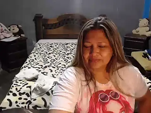 Snapshot of CANDYSWEET51 chatting on December 19, 1:12 am CANDYSWEET51 online show from December 19, 1:12 am