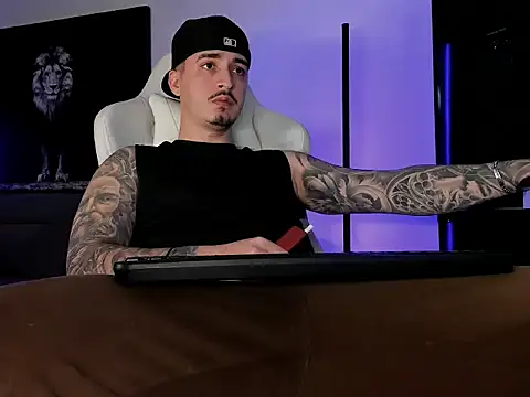 uptomatty online show from November 14, 9:46 pm