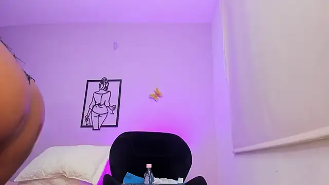 Snapshot of Allison-Bell1 chatting on November 6, 12:11 am Allison-Bell1 online show from November 6, 12:11 am