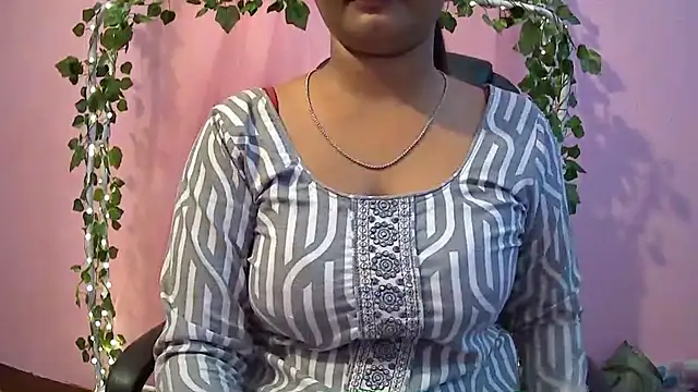Snapshot of Pari-new chatting on March 8, 10:43 am Pari-new online show from March 8, 10:43 am