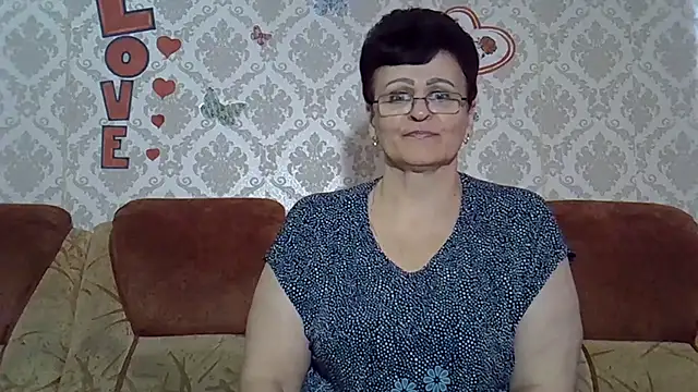 Snapshot of PaulaGolden chatting on October 16, 9:21 am PaulaGolden online show from October 16, 9:21 am