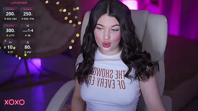 YourLolaBunny online show from March 12, 8:15 pm