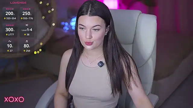 YourLolaBunny online show from April 13, 1:05 pm