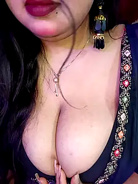 Snapshot of Suhanakhan00 chatting on March 9, 6:06 am Suhanakhan00 online show from March 9, 6:06 am