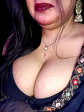 Snapshot of Suhanakhan00 chatting on March 22, 11:00 am Suhanakhan00 online show from March 22, 11:00 am