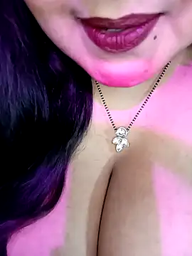 Snapshot of Suhanakhan00 chatting on November 17, 5:13 am Suhanakhan00 online show from November 17, 5:13 am