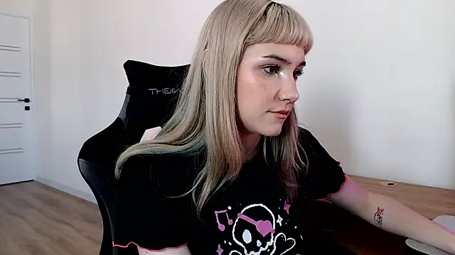 Princess Shy    online show from February 21, 12:39 pm