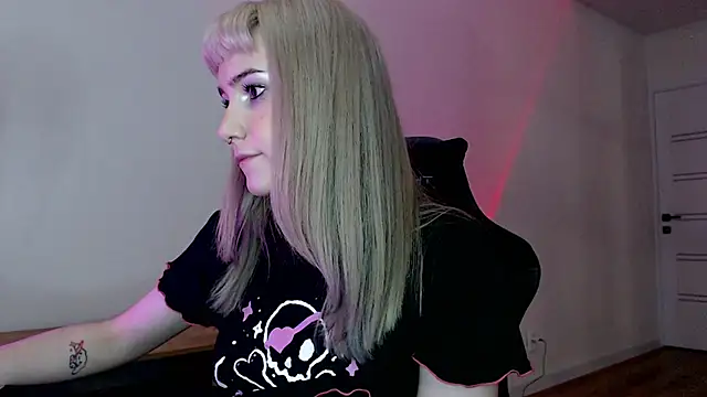 Princess Shy    online show from February 25, 9:35 pm