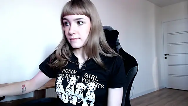 Princess Shy    online show from March 7, 2:01 pm