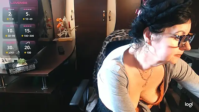 Snapshot of exymilf_ chatting on January 30, 12:16 pm exymilf online show from January 30, 12:16 pm
