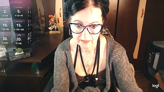 Snapshot of exymilf_ chatting on February 1, 11:21 am exymilf online show from February 1, 11:21 am