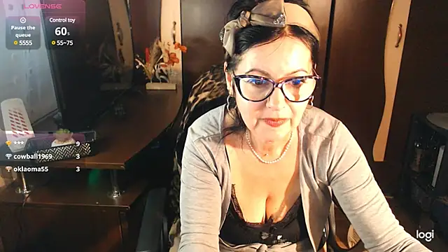 Snapshot of exymilf_ chatting on February 9, 3:23 pm exymilf online show from February 9, 3:23 pm
