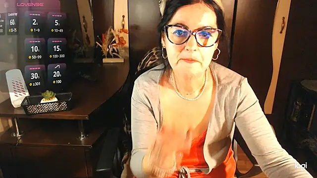 Snapshot of exymilf_ chatting on February 10, 9:25 pm exymilf online show from February 10, 9:25 pm