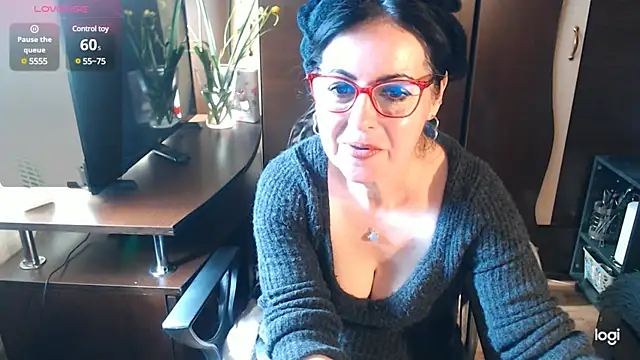 Snapshot of exymilf_ chatting on March 5, 11:38 am exymilf online show from March 5, 11:38 am