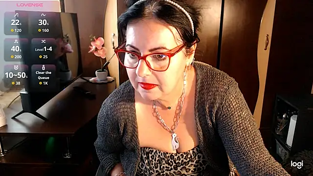 Snapshot of exymilf_ chatting on October 9, 10:35 am exymilf online show from October 9, 10:35 am