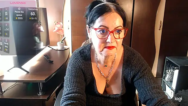 Snapshot of exymilf_ chatting on October 11, 11:42 am exymilf online show from October 11, 11:42 am