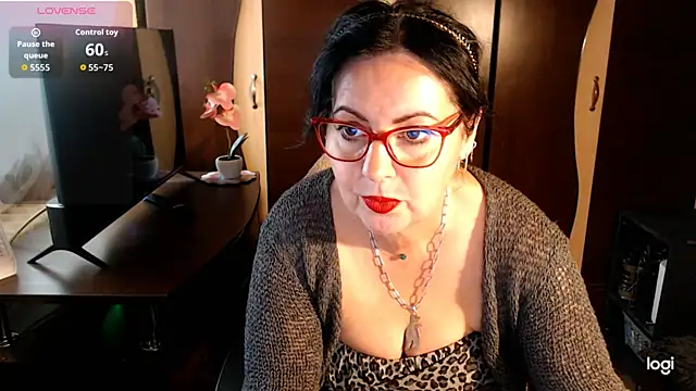 Snapshot of exymilf_ chatting on October 16, 9:43 am exymilf online show from October 16, 9:43 am