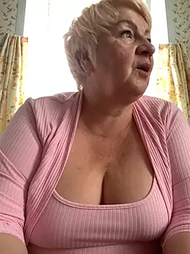 Snapshot of Laura_Millf chatting on June 3, 5:43 am Laura Millf online show from June 3, 5:43 am