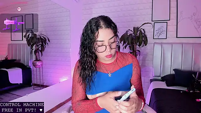 Snapshot of Lizzie-Evans chatting on May 28, 12:02 pm Lizzie-Evans online show from May 28, 12:02 pm