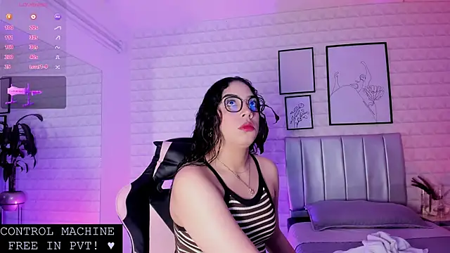 Snapshot of Lizzie-Evans chatting on June 2, 12:07 pm Lizzie-Evans online show from June 2, 12:07 pm