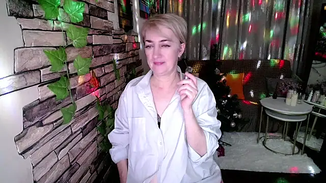 Hot Girl87 online show from December 15, 10:26 pm