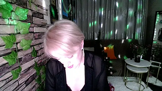 Hot Girl87 online show from December 19, 6:23 pm