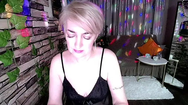 Hot Girl87 online show from December 30, 8:04 pm