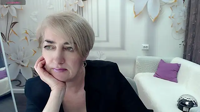 Hot Girl87 online show from February 28, 9:01 pm