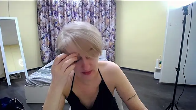 Hot Girl87 online show from March 4, 10:38 pm