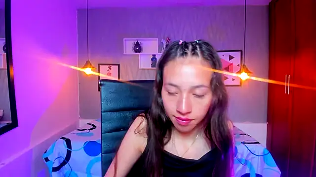 Snapshot of Valeria_roussi chatting on December 4, 4:27 pm Valeria roussi online show from December 4, 4:27 pm