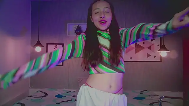 Snapshot of Valeria_roussi chatting on December 6, 7:34 pm Valeria roussi online show from December 6, 7:34 pm