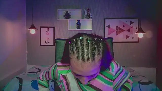 Snapshot of Valeria_roussi chatting on December 6, 10:41 pm Valeria roussi online show from December 6, 10:41 pm